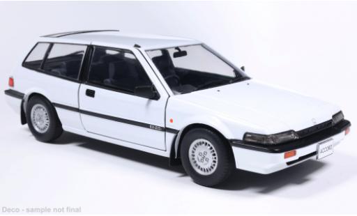 Coche miniatura Honda Accord Aerodeck weiss 1986 1/24 WhiteBox