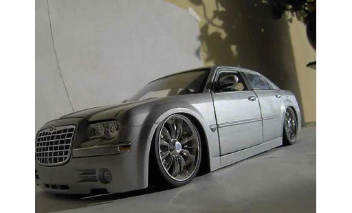 Chrysler 300C tuning 1/18 Maisto dub gris coche miniatura