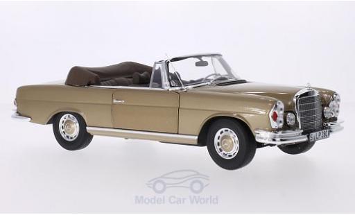 Coche miniatura Mercedes 280 1/18 Norev SE (W111) Cabriolet metalico beige Softtop liegt bei Mercedes 280 1/18 Norev SE (W111) Cabriolet metalico beige Softtop liegt bei coche miniatura