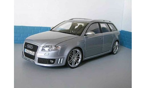 Audi RS4 avant 1/18 Minichamps gris coche miniatura