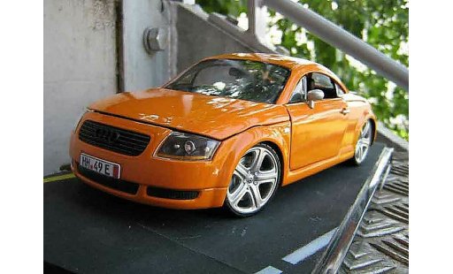 Audi TT rs coupe 1/18 Revell naranjasignal porsche jantes touareg coche miniatura
