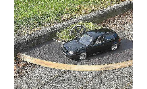 Volkswagen Golf GTI 1/18 Revell dub coche miniatura