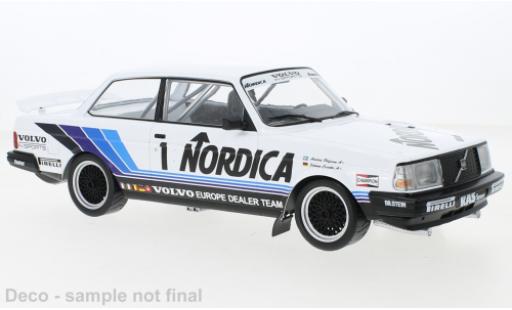 Coche miniatura Volvo 240 1/18 IXO Turbo No.1 Europe Dealer Team Nordica ETCC Brünn 1986 Volvo 240 1/18 IXO Turbo No.1 Europe Dealer Team Nordica ETCC Brünn 1986 coche miniatura