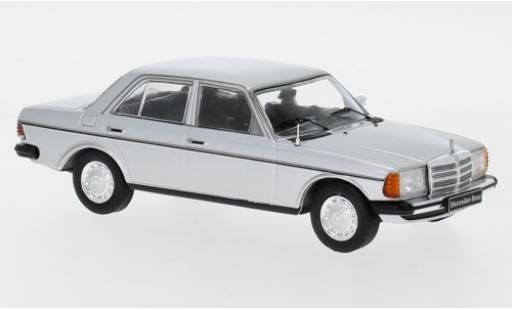 Coche miniatura Mercedes 200 1/43 IXO D (W123) gris 1976 Mercedes 200 1/43 IXO D (W123) gris 1976 coche miniatura