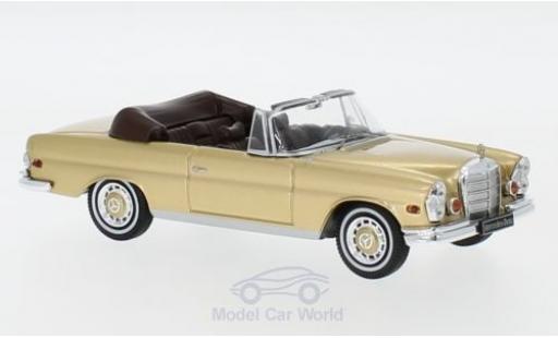 Coche miniatura Mercedes 280 1/43 IXO SE (W111) 3.5 gold 1969 Mercedes 280 1/43 IXO SE (W111) 3.5 gold 1969 coche miniatura
