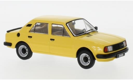 Skoda 120 1/43 IXO L amarillo 1983 coche miniatura