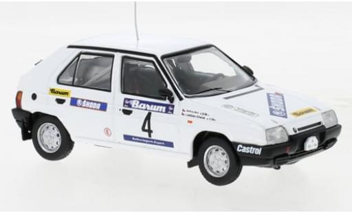 Skoda Favorit 1/43 IXO 136L No.4 Rallye Vala&scaron;ska&aacute; Zima 1989 1:43 coche miniatura