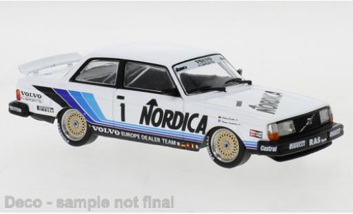 Coche miniatura Volvo 240 1/43 IXO No.1 Europe Dealer Team Nordica ETCC Brünn 1986 J.Cecotto/A.Olofsson Volvo 240 1/43 IXO No.1 Europe Dealer Team Nordica ETCC Brünn 1986 J.Cecotto/A.Olofsson coche miniatura