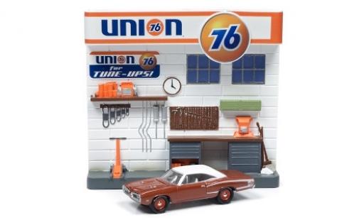 Coche miniatura Dodge Coronet 1/64 Johnny Lightning Super Bee metalico marron/matt-blanco 1976 Diorama Dodge Coronet 1/64 Johnny Lightning Super Bee metalico marron/matt-blanco 1976 Diorama coche miniatura