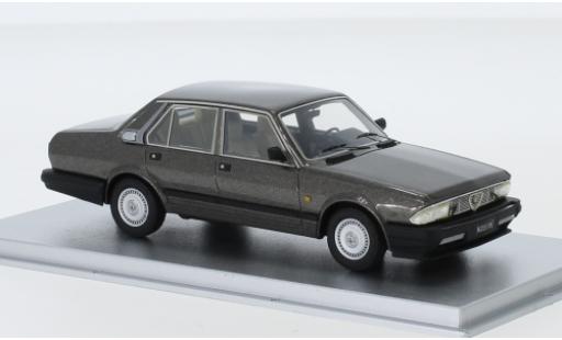 Alfa Romeo Alfa 6 1/43 Kess 2.5i V6 Quadrifoglio Oro metalico gris 1983 coche miniatura