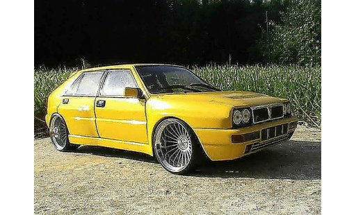 Lancia Delta HF Integrale 1/18 Ricko evolution 2 amarillos jantes 19 pouces coche miniatura