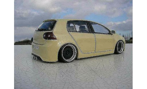 Volkswagen Golf GTI 1/18 Burago german look coche miniatura