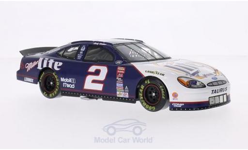 Coche miniatura Ford Taurus 1/24 Lionel Racing No.2 Miller Lite Nascar 2000 inklusive Podest mit Leitplanke R.Wallace Ford Taurus 1/24 Lionel Racing No.2 Miller Lite Nascar 2000 inklusive Podest mit Leitplanke R.Wallace coche miniatura