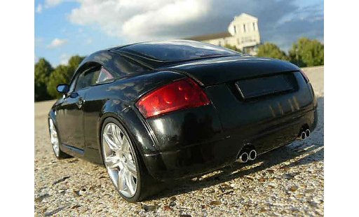Audi TT coupe 1/18 Revell negro coche miniatura