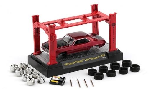 Chevrolet Camaro 1/64 M2 Machines metalico rojo/matt-negro 1969 Foose 69 avec Hebebühne et 2 Radsätzen coche miniatura