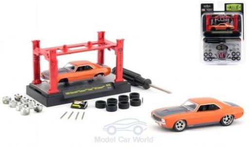 Chevrolet Camaro RS 1/64 M2 Machines naranja/gris Foose 69 1969 Model-Kit Bausatz inklusive 4 Ersatzrädern coche miniatura