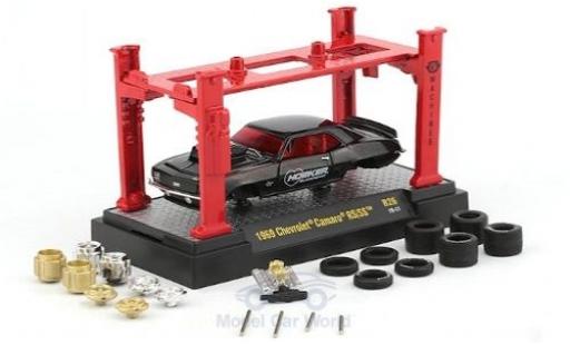 Chevrolet Camaro 1/64 M2 Machines RS/SS metalico negro/Dekor Hooker Blackheart 1969 mit Hebebühne und 2 Radsätzen coche miniatura