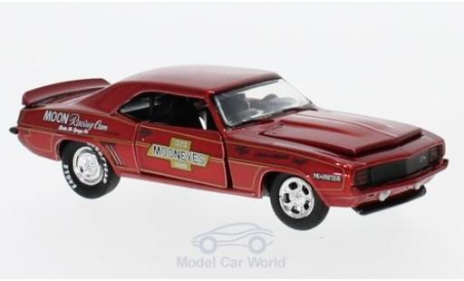 Chevrolet Camaro RS 1/64 M2 Machines Z/28 RS metalico rojo Moon Equipment Co. 1969 coche miniatura