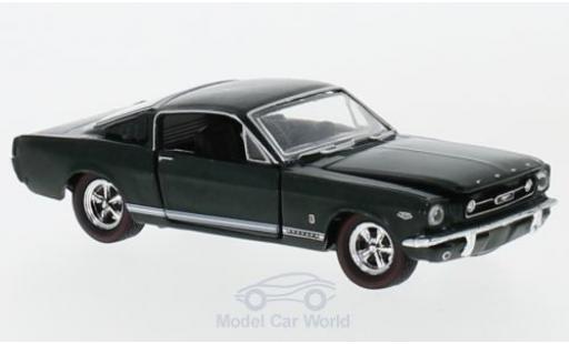 Ford Mustang GT 1/64 M2 Machines GT 2+2 Fastback verde 1970 coche miniatura