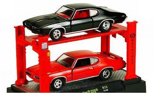 Coche miniatura Pontiac GTO 1/64 M2 Machines 1969 Auto Lift 2er-Set: je 1x negro und rojo sowie Hebebühne Pontiac GTO 1/64 M2 Machines 1969 Auto Lift 2er-Set: je 1x negro und rojo sowie Hebebühne coche miniatura
