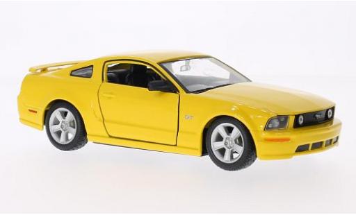 Coche miniatura Ford Mustang 1/24 Maisto GT Coupe amarillo 2006 Ford Mustang 1/24 Maisto GT Coupe amarillo 2006 coche miniatura