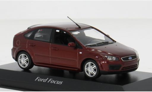 Coche miniatura Ford Focus 1/43 Maxichamps MK II metallise rojo 2004 1:43 Ford Focus 1/43 Maxichamps MK II metallise rojo 2004 1:43 coche miniatura