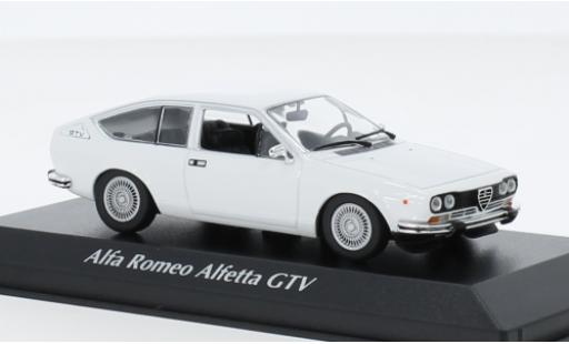 Alfa Romeo Alfetta 1/43 Maxichamps GTV blanche 1976 coche miniatura