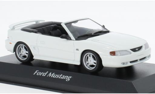Coche miniatura Ford Mustang 1/43 Maxichamps Cabriolet blanche 1994 Ford Mustang 1/43 Maxichamps Cabriolet blanche 1994 coche miniatura