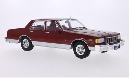 Chevrolet Caprice Classic 1/18 MCG Sedan metalico rojo 1985 les portes et capos fermé coche miniatura