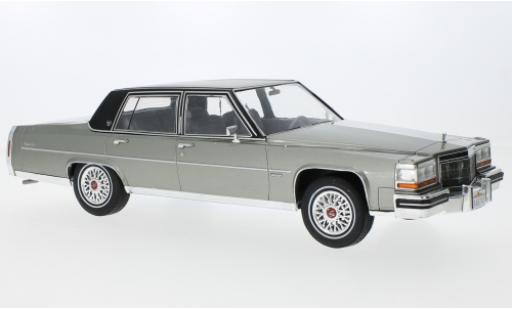 Cadillac Fleetwood 1/18 MCG Brougham metallise grau 1982 coche miniatura