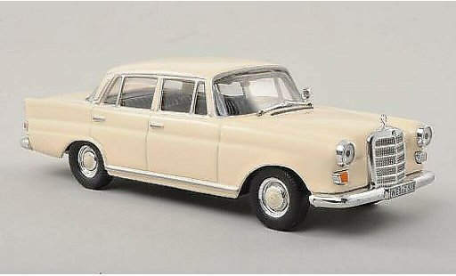 Mercedes 200 Base 1/43 WhiteBox D (W110) beige 1965 coche miniatura
