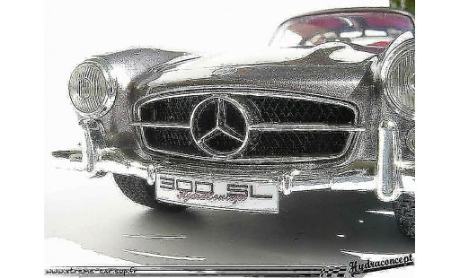 Mercedes 300 Base 1/18 Burago finition interieure et exterieure coche miniatura