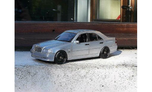 Mercedes Classe C AMG 1/18 Ut Models 36 gris jantes bbs coche miniatura