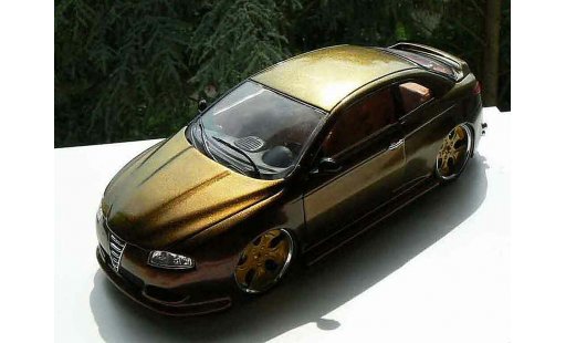 Alfa Romeo GT coupe 1/18 Welly peinture cameleon jantes 18 pouces coche miniatura