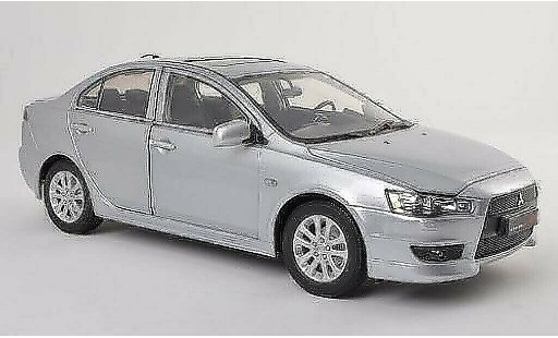 Mitsubishi Lancer EX 1/18 Paudi gris 2012 coche miniatura