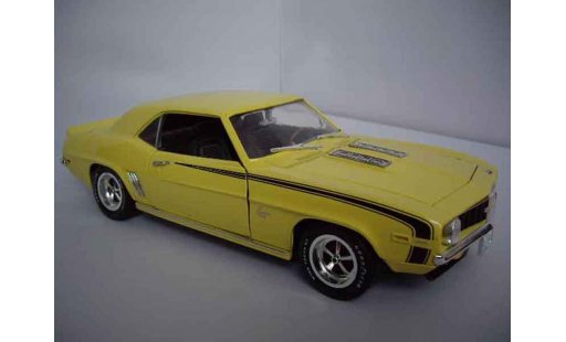 Chevrolet Camaro SS 1/18 Ertl 396 1969 amarillo coche miniatura