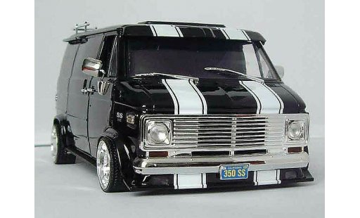 Chevrolet Van fourgon 1/18 Highway 61 black coche miniatura