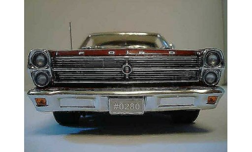 Ford Fairlane Berline 1/18 GMP 390 c.i. 4 speed street ember glow coche miniatura