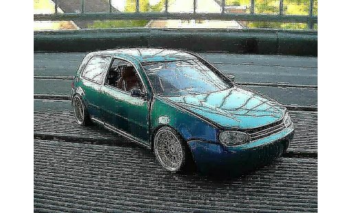 Volkswagen Golf GTI 1/18 Revell cameleon coche miniatura