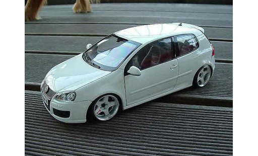 Volkswagen Golf GTI 1/18 Burago blanco rs style coche miniatura