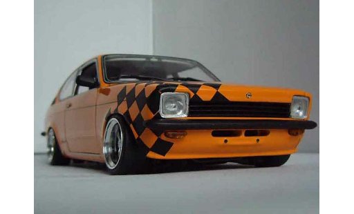 Opel Kadett C coupe 1/18 Minichamps sr 1976 naranja coche miniatura