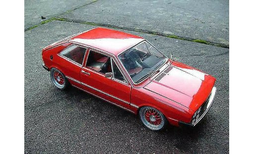 Volkswagen Scirocco GTI 1/18 Revell rojo coche miniatura