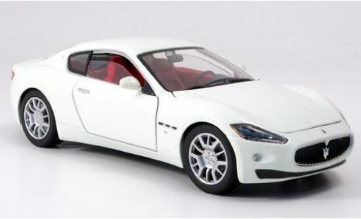 Maserati Gran Turismo 1/24 Motormax blanco sans Vitrine coche miniatura