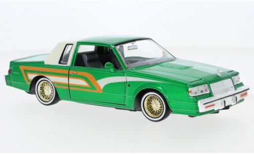 Buick Regal 1/24 Motormax metallise verde/Dekor 1987 coche miniatura