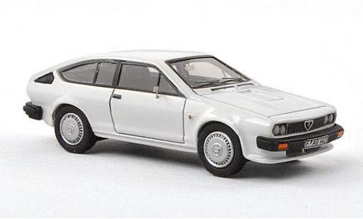 Coche miniatura Alfa Romeo GT 1/87 Neo V 6 blanco 1983 Alfa Romeo GT 1/87 Neo V 6 blanco 1983 coche miniatura