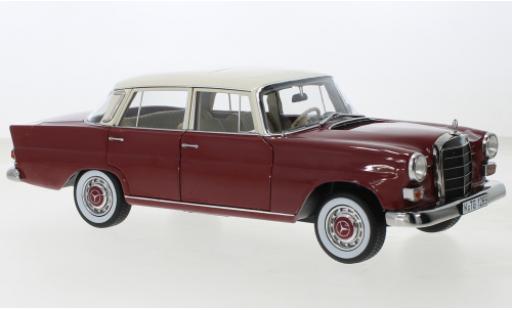 Mercedes CLA 1/18 Norev 200 (W110) rouge foncé/beige clair 1966 coche miniatura