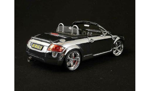 Audi TT roadster 1/18 Maisto shinning full chrome coche miniatura