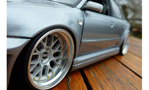 Audi S4 berline 1/18 Ut Models gris jantes BBS 20 pouces coche miniatura