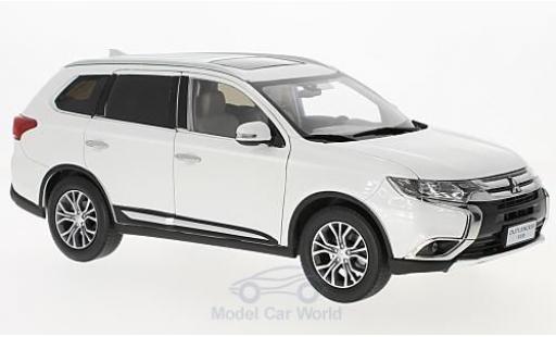 Mitsubishi Outlander 1/18 Paudi blanco 2016 coche miniatura