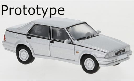 Coche miniatura Alfa Romeo 75 1/87 PCX87 gris 1988 Alfa Romeo 75 1/87 PCX87 gris 1988 coche miniatura